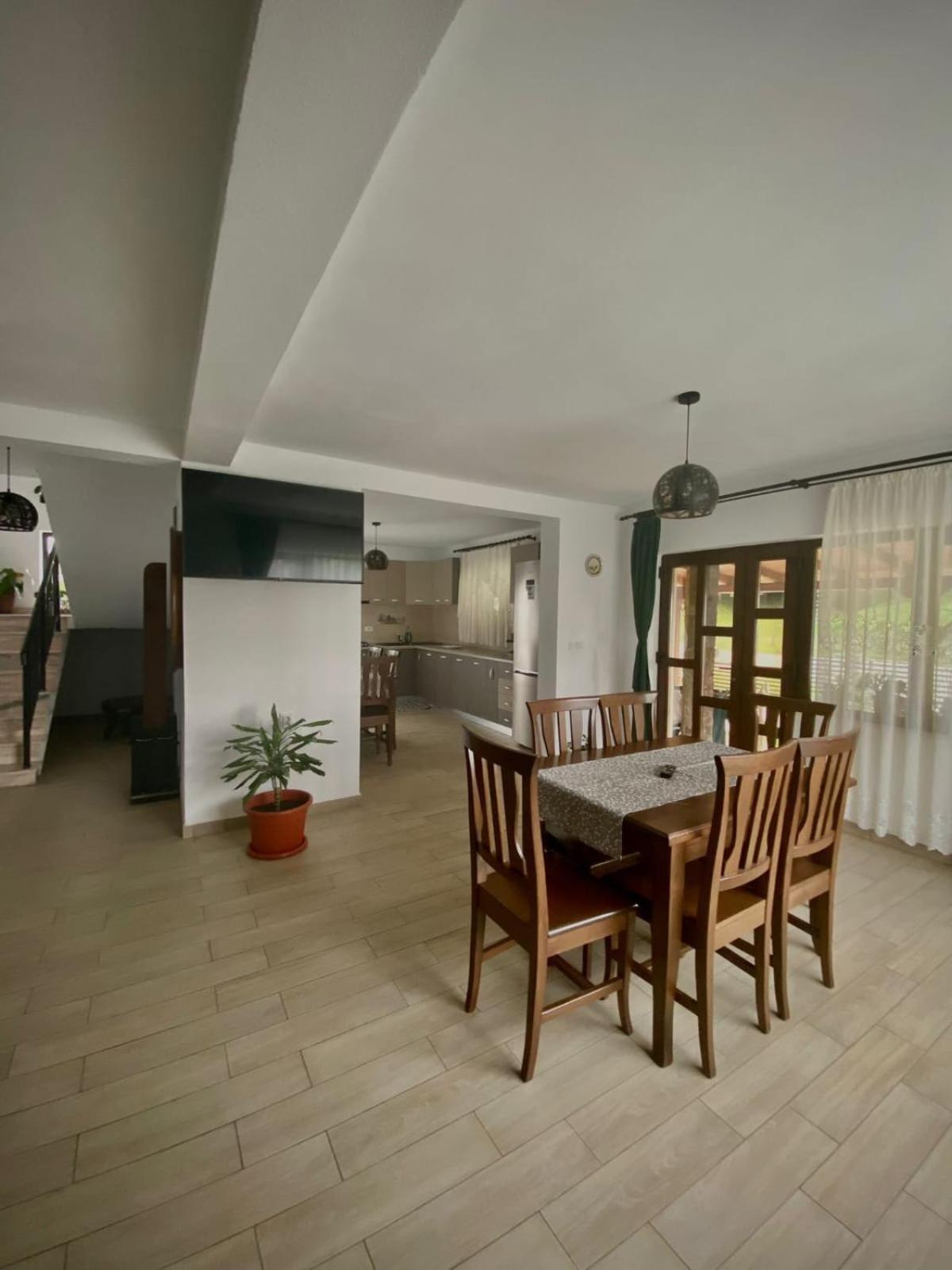 Отель Casa Alex Куртя-де-Арджеш Экстерьер фото